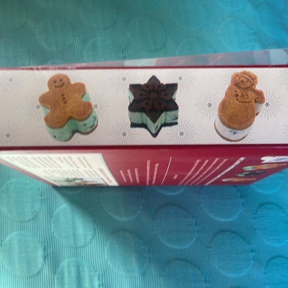 Williams Sonoma Jack Frost & Friends Ice Cream Sandwich Molds - Picture 4 of 4